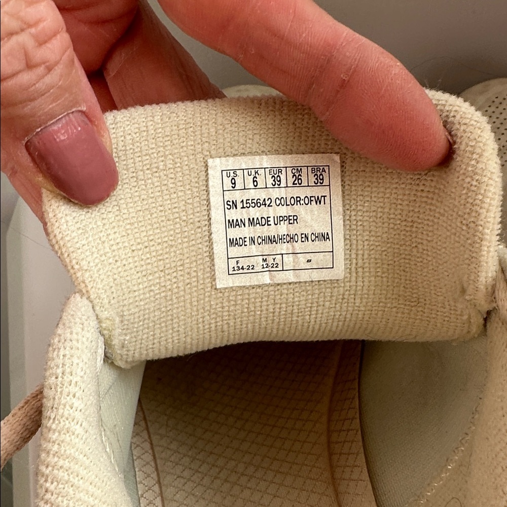 Chic Light Gray Patterned Sneakers - image 8